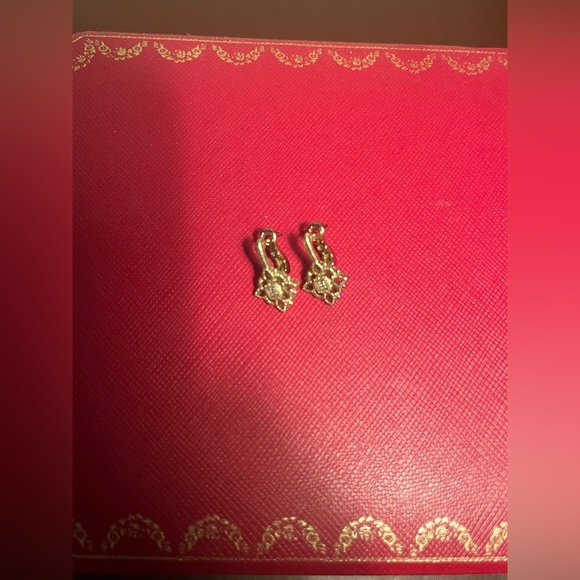 Elegant Gold-Toned Earrings 💛💛 - Picture 2 of 3